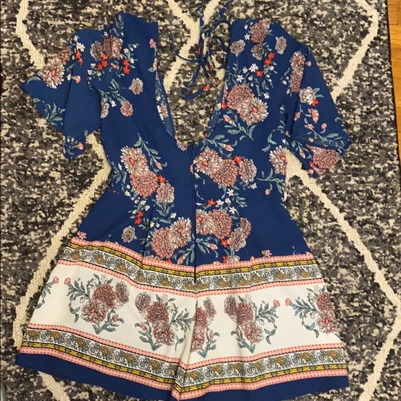 Small patterned romper - Picture 3 of 6